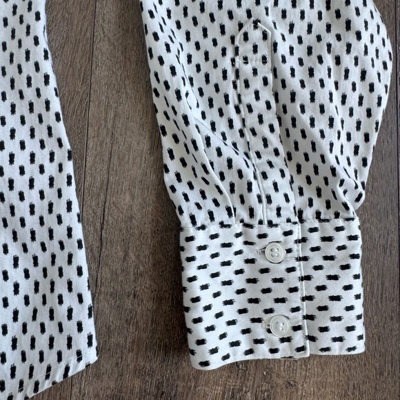 Lane Bryant Button Down Ladies Top.  Women’s size 14.  White and black! - Picture 4 of 7